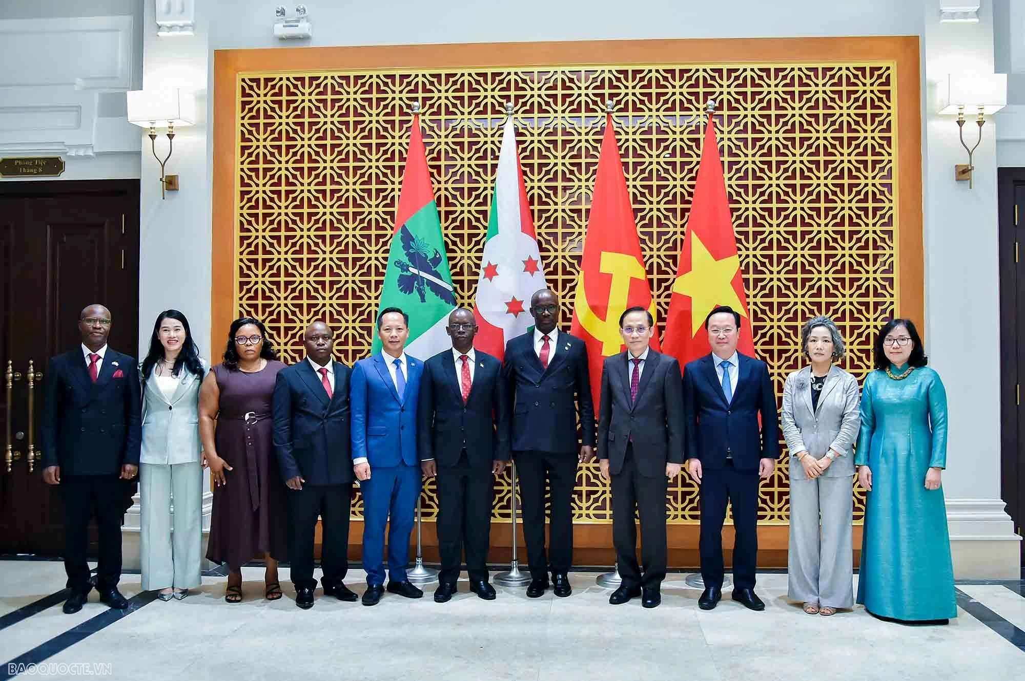 Ủy viên Bộ Chính trị, Bộ trưởng Ngoại giao Lê Hoài Trung hội đàm với Tổng Thư ký Đảng CNDD-FDD Burundi