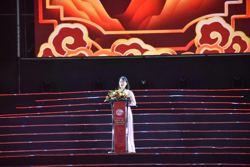 Đồng chí Nguyễn Thị Diệu Thúy phát biểu khai mạc tại chương trình nghệ thuật khai hội văn hóa – du lịch Thành phố Hồ Chí Minh ngày 27/02/2026.
