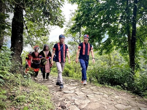 'Bước chân trên mây 2026': Chinh phục con đường đá cổ Pavi, quảng bá giá trị di sản và du lịch Lai Châu