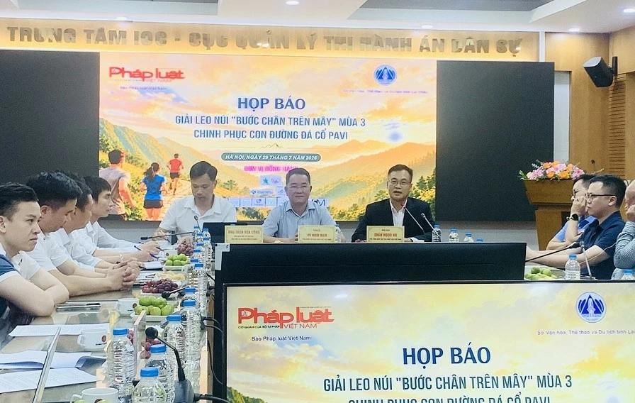 'Bước chân trên mây 2026': Chinh phục con đường đá cổ Pavi, quảng bá giá trị di sản và du lịch Lai Châu