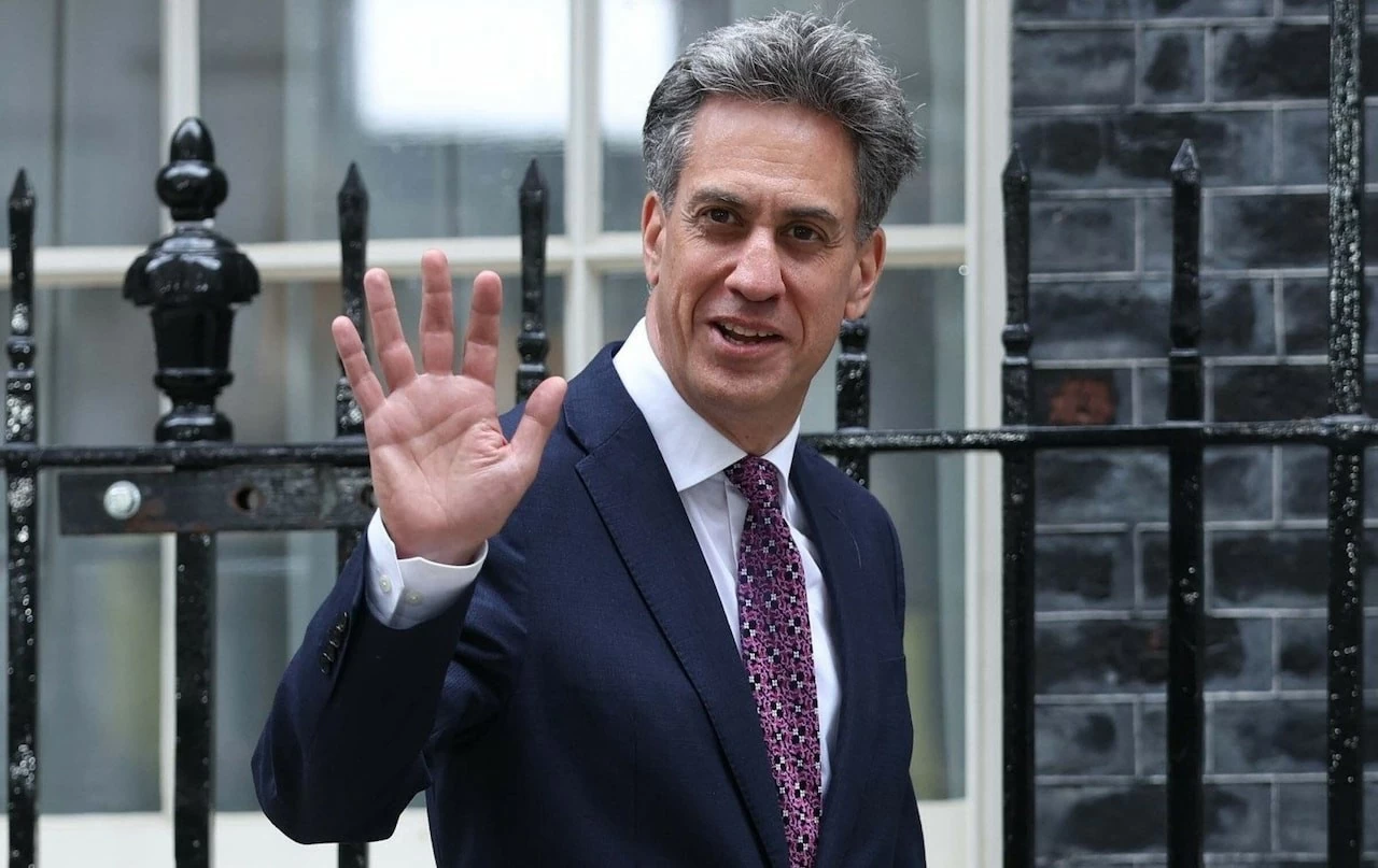Tân Ngoại trưởng Ed Miliband với bài toán cân bằng của nước Anh Tân Ngoại trưởng Ed Miliband với bài toán cân bằng của nước Anh