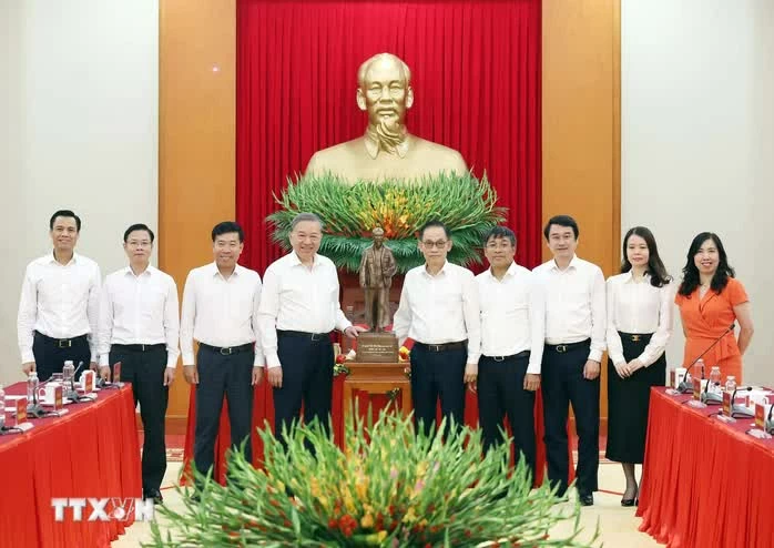 Xây dựng Đảng Bộ Bộ Ngoại giao trong sạch, vững mạnh, góp phần thực hiện thắng lợi nhiệm vụ trọng yếu, thường xuyên của đối ngoại trong kỷ nguyên mới Xây dựng Đảng Bộ Bộ Ngoại giao trong sạch, vững mạnh, góp phần thực hiện thắng lợi nhiệm vụ trọng yếu, thường xuyên của đối ngoại trong kỷ nguyên mới