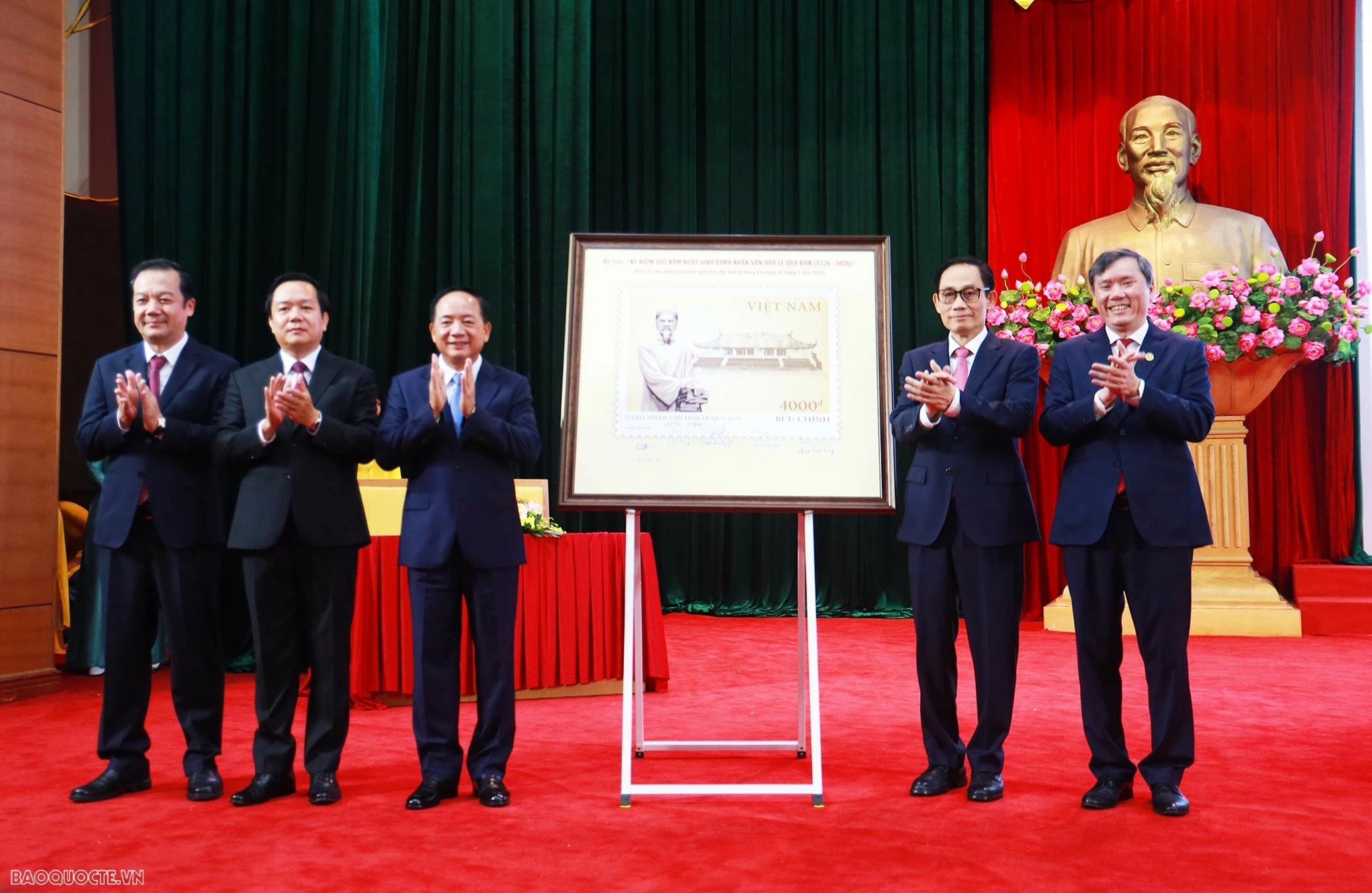 Trước đó công bố phát hành đặc biệt bộ tem bưu chính “Kỷ niệm 300 năm Ngày sinh Danh nhân văn hóa Lê Quý Đôn (1726-2026)”. (Ảnh: Thành Long) Trước đó công bố phát hành đặc biệt bộ tem bưu chính “Kỷ niệm 300 năm Ngày sinh Danh nhân văn hóa Lê Quý Đôn (1726-2026)”. (Ảnh: Thành Long)