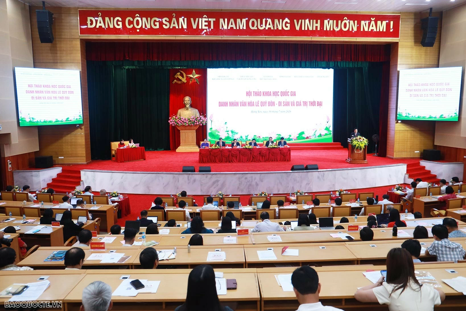 Toàn cảnh Hội thảo khoa học Quốc gia “Danh nhân văn hóa Lê Quý Đôn – Di sản và giá trị thời đại”. (Ảnh: Thành Long) Toàn cảnh Hội thảo khoa học Quốc gia “Danh nhân văn hóa Lê Quý Đôn – Di sản và giá trị thời đại”. (Ảnh: Thành Long)