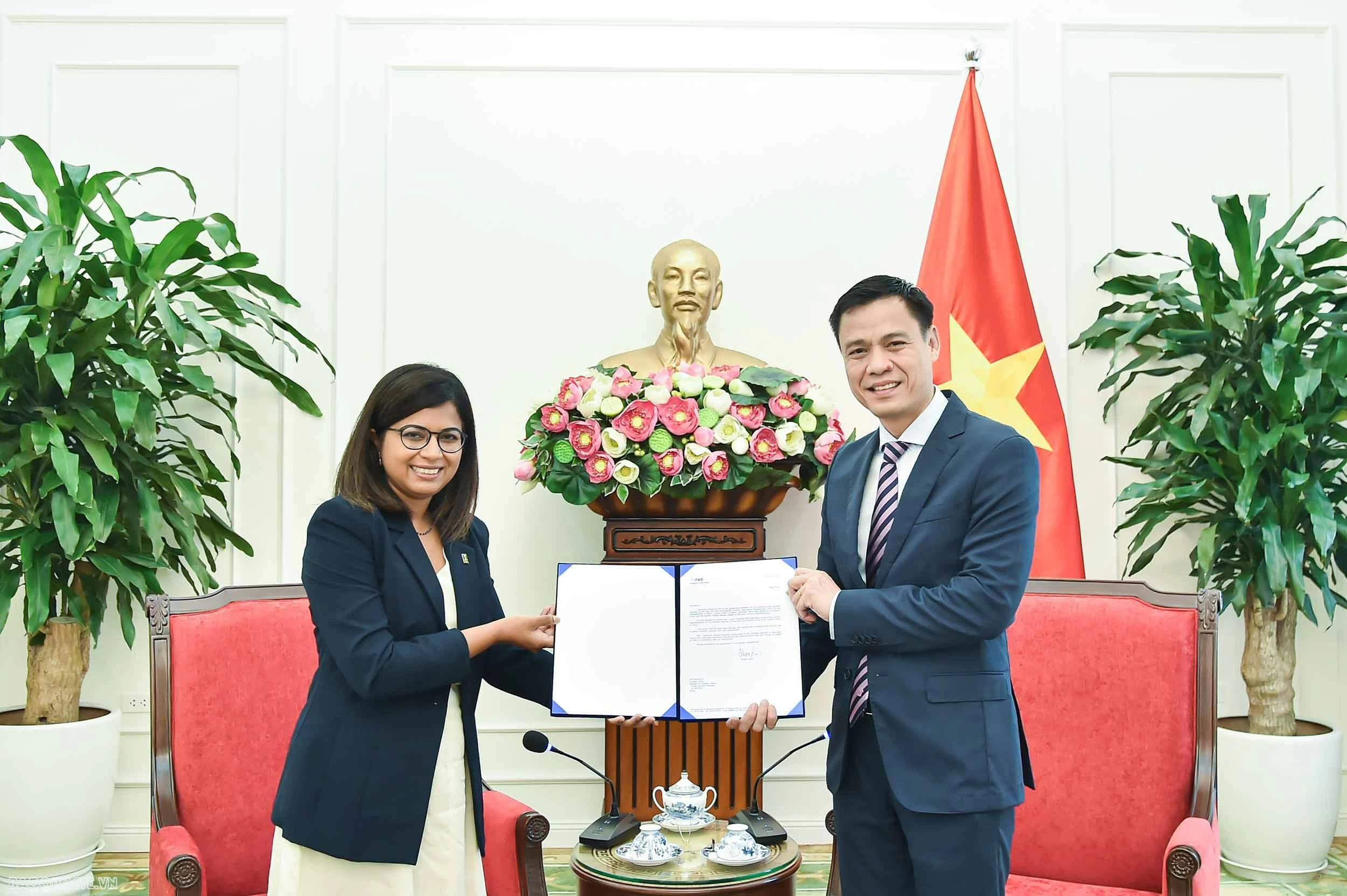 Thứ trưởng Ngoại giao Đặng Hoàng Giang tiếp Giám đốc Quốc gia mới của IFAD tại Việt Nam