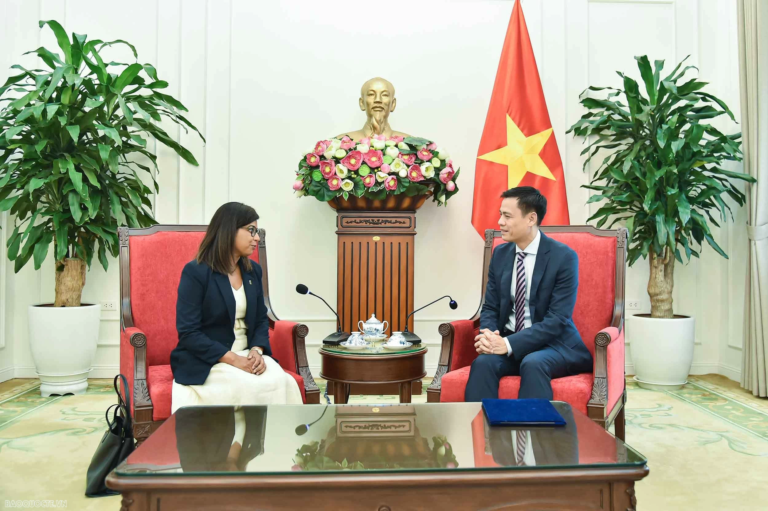 Thứ trưởng Ngoại giao Đặng Hoàng Giang tiếp Giám đốc Quốc gia mới của IFAD tại Việt Nam