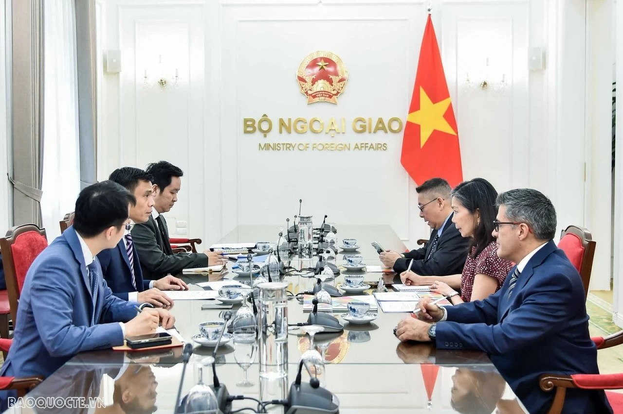 Thứ trưởng Đặng Hoàng Giang tiếp Điều phối viên thường trú Liên hợp quốc tại Việt Nam
