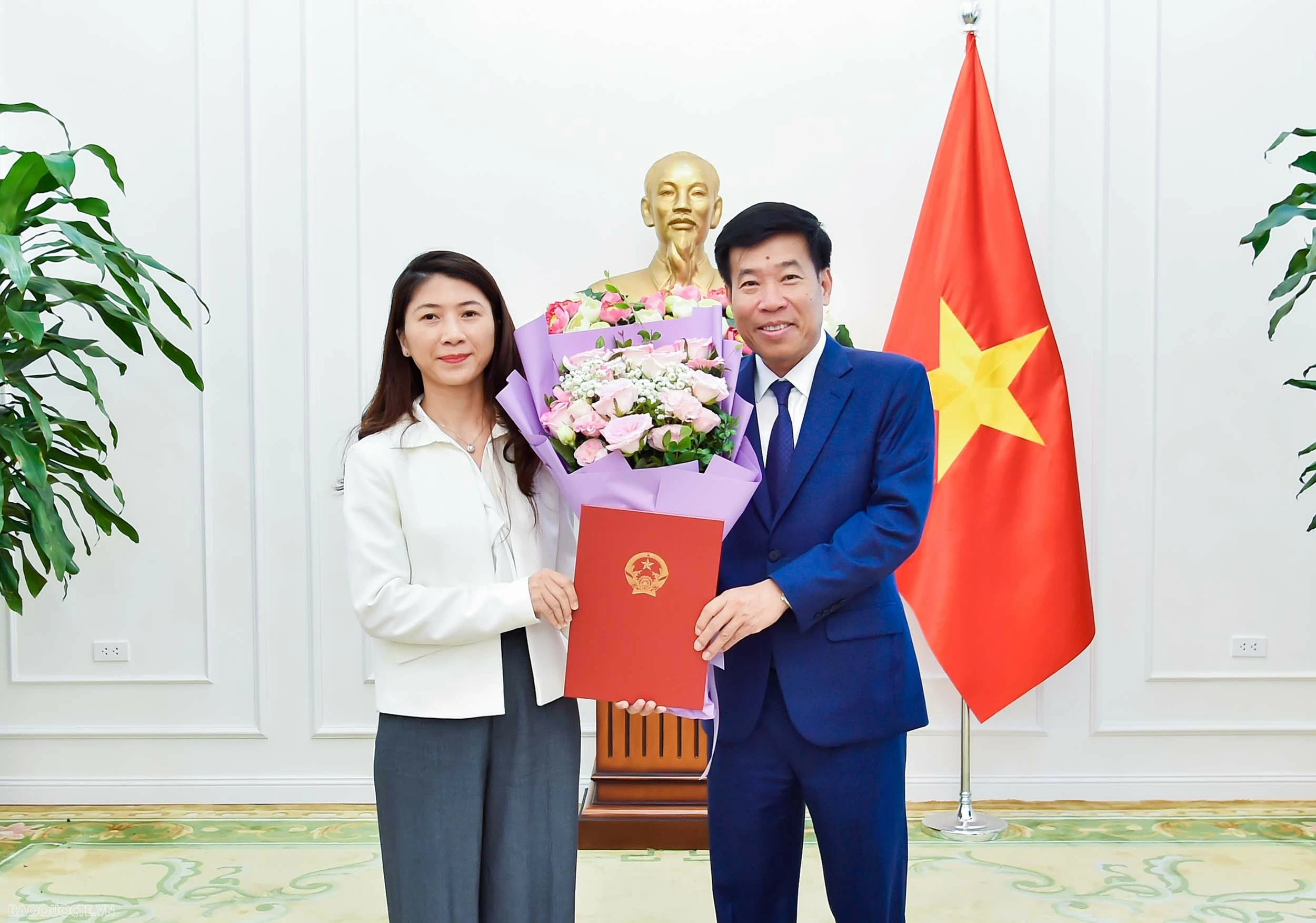 Bộ Ngoại giao trao quyết định điều động, bổ nhiệm cán bộ lãnh đạo quản lý cấp Vụ