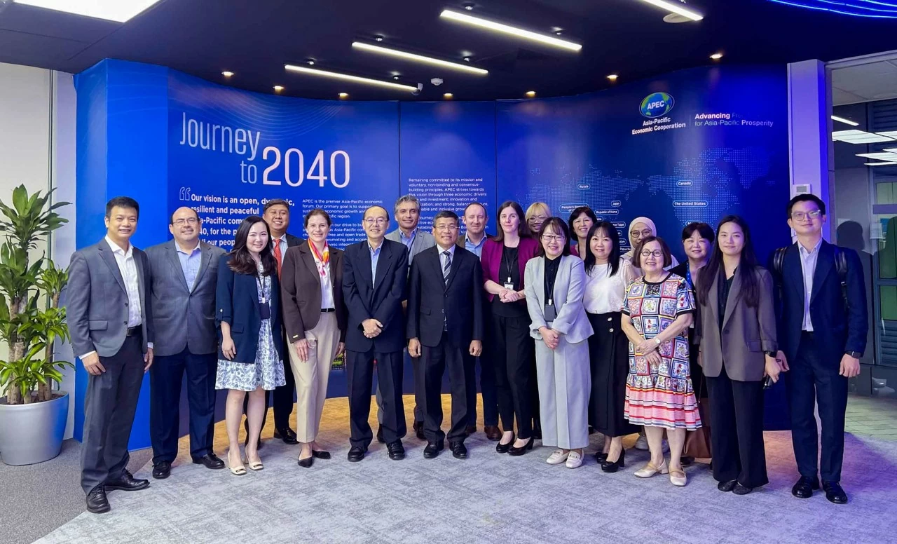 Thứ trưởng Nguyễn Minh Vũ làm việc với Ban Thư ký APEC quốc tế về APEC 2027