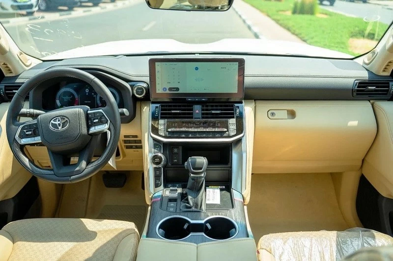 Nội thất của Toyota Land Cruiser hybrid. Nội thất của Toyota Land Cruiser hybrid.