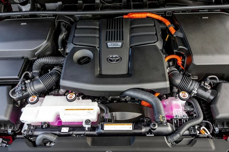 Toyota Land Cruiser hybrid được trang bị hệ truyền động tương tự Lexus LX 700h. Toyota Land Cruiser hybrid được trang bị hệ truyền động tương tự Lexus LX 700h.