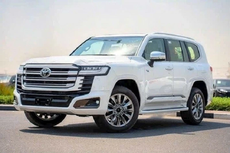 Những chiếc Toyota Land Cruiser hybrid đầu tiên nhiều khả năng sẽ được bàn giao ngay trong tháng 9/2026. Những chiếc Toyota Land Cruiser hybrid đầu tiên nhiều khả năng sẽ được bàn giao ngay trong tháng 9/2026.