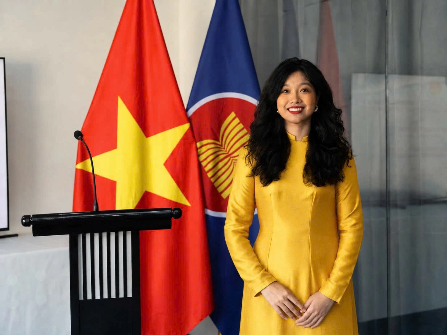 Những bước chân đầu tiên đi cùng màu cờ Tổ quốc Những bước chân ngoại giao đầu tiên đi cùng màu cờ Tổ quốc