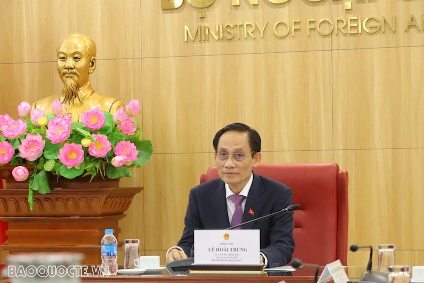 Bộ trưởng Ngoại giao Lê Hoài Trung tiếp đoàn Lãnh sự danh dự Việt Nam ở nước ngoài