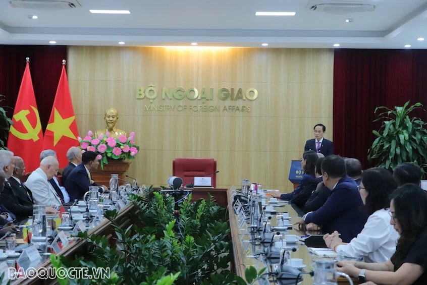 Bộ trưởng Ngoại giao Lê Hoài Trung tiếp đoàn Lãnh sự danh dự Việt Nam ở nước ngoài