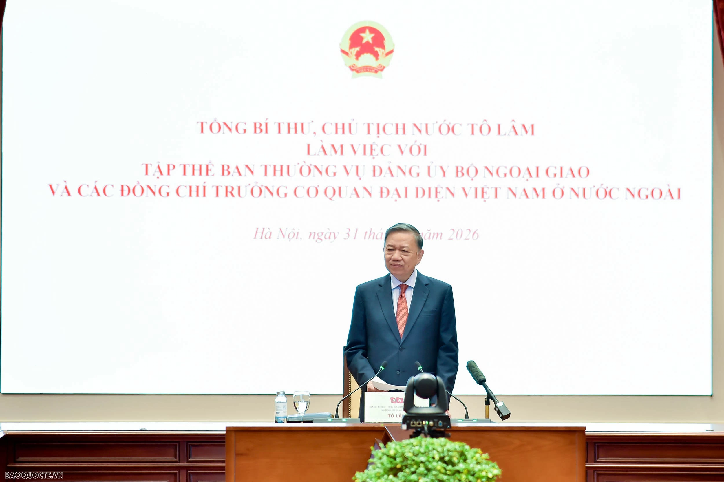 Tổng Bí thư, Chủ tịch nước làm việc với các Đại sứ Trưởng Cơ quan đại diện Việt Nam ở nước ngoài trong khuôn khổ Hội nghị Ngoại giao lần thứ 33 Tổng Bí thư, Chủ tịch nước làm việc với Ban Thường vụ Đảng ủy Bộ Ngoại giao và các Trưởng Cơ quan đại diện Việt Nam ở nước ngoài