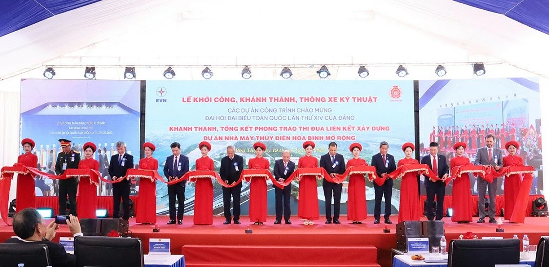 Cắt băng khánh thành Dự án Nhà máy Thuỷ điện Hoà Bình mở rộng ngày 19/12/2025 tại Phú Thọ. (Nguồn: EVN)