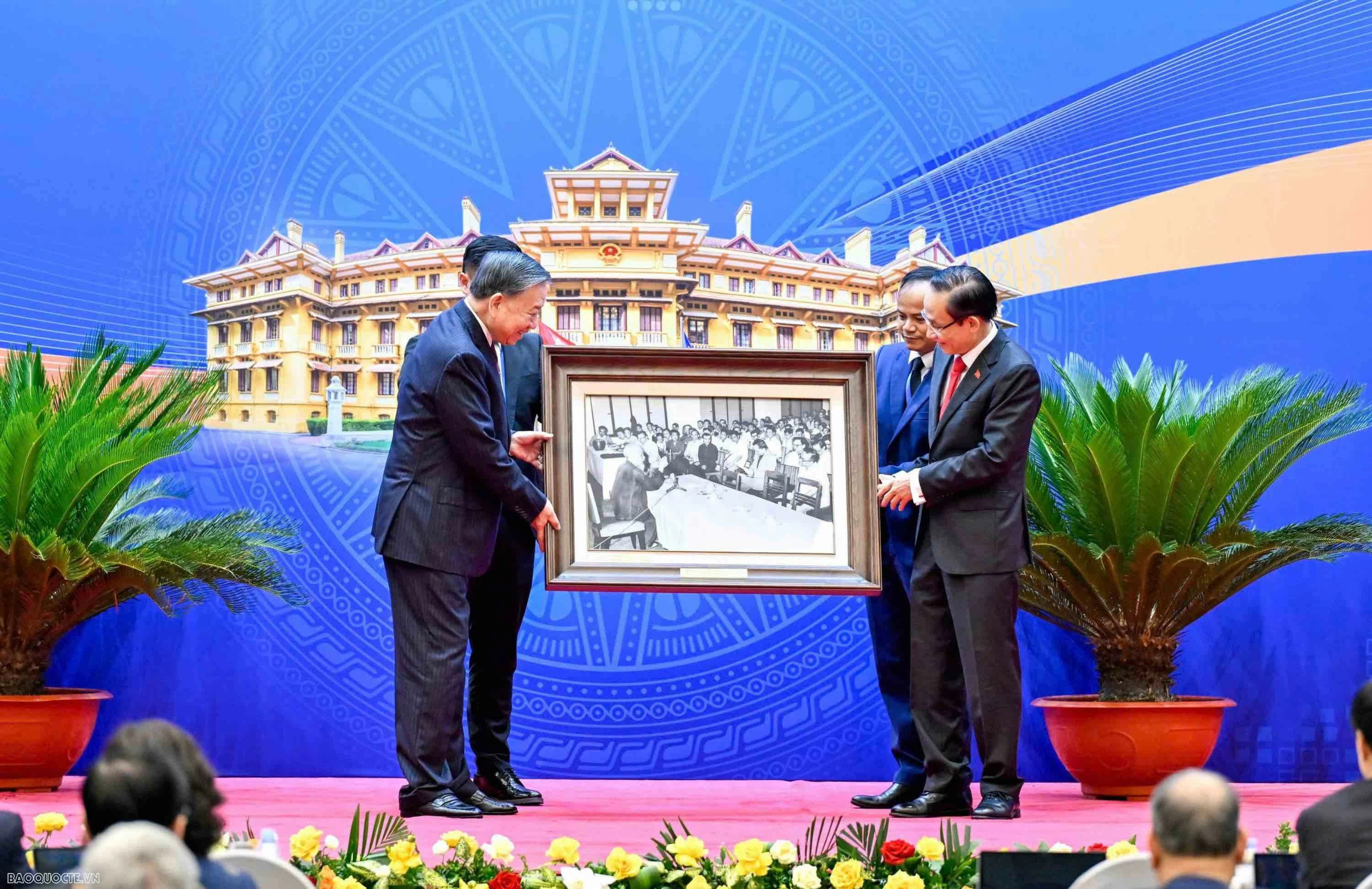 [Trực tiếp] Khai mạc Hội nghị Ngoại giao lần thứ 33: Tổng Bí thư, Chủ tịch nước Tô Lâm dự ngày hội đối ngoại đầu tiên trong kỷ nguyên mới