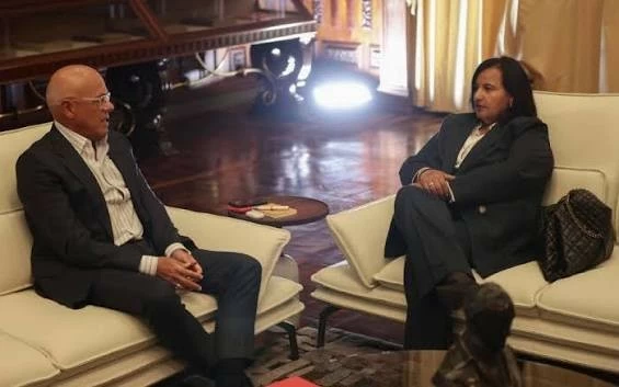 Chủ tịch Quốc hội Venezuela Jorge Rodríguez (trái) và bà Dinorah Figuera, đại diện phe đối lập, sẽ dẫn đầu các phái đoàn tham gia cuộc đối thoại trực tiếp đầu tiên tại Caracas trong tuần tới. (Nguồn: Curaçao Chronicle) Chủ tịch Quốc hội Venezuela Jorge Rodríguez (trái) và bà Dinorah Figuera, đại diện phe đối lập, sẽ dẫn đầu các phái đoàn tham gia cuộc đối thoại trực tiếp đầu tiên tại Caracas trong tuần tới. (Nguồn: Curaçao Chronicle)