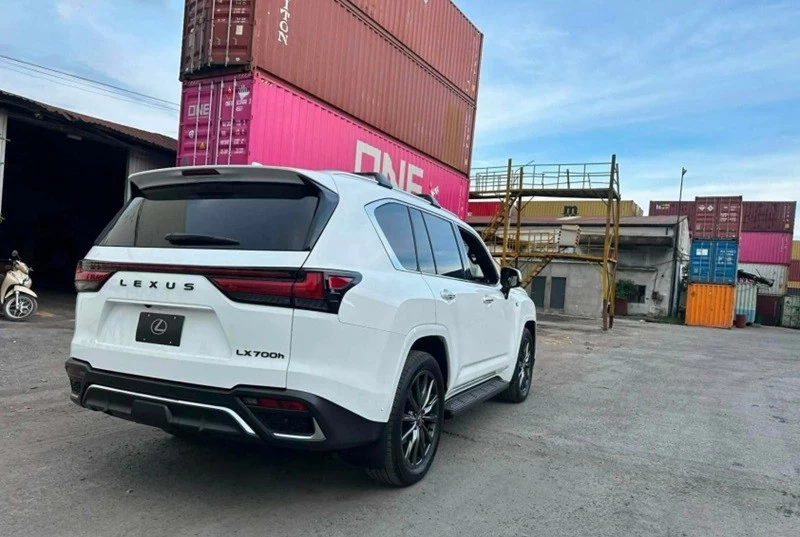 Lexus LX 700h có thể tăng tốc từ 0-100 km/h trong 6,5 giây trước khi đạt tốc độ tối đa 210 km/h. Lexus LX 700h có thể tăng tốc từ 0-100 km/h trong 6,5 giây trước khi đạt tốc độ tối đa 210 km/h.
