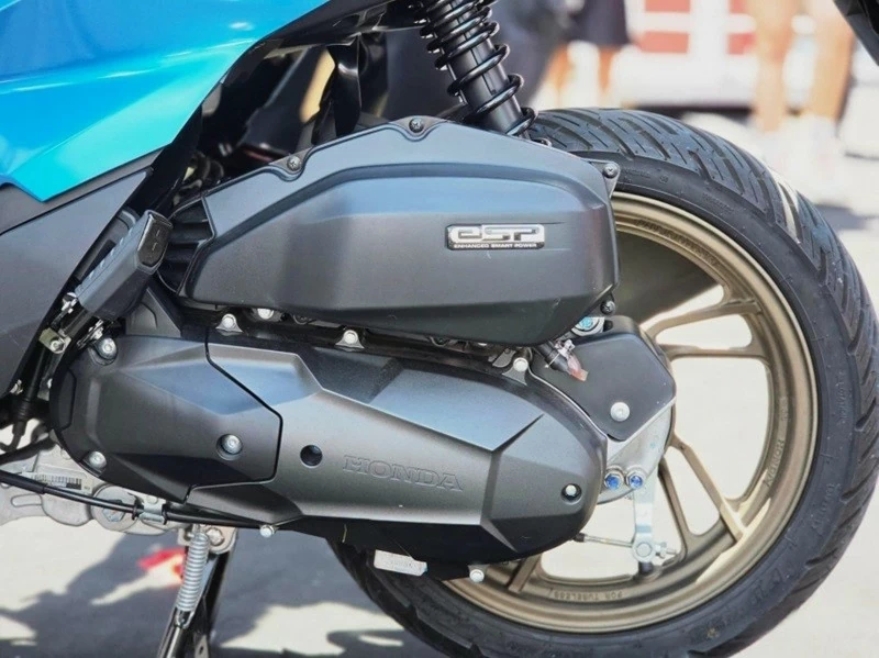 Honda vẫn trang bị cho Vario 125 2027 động cơ xi-lanh đơn dung tích 125 cc kết hợp công nghệ ngắt động cơ tạm thời Idling Stop. Honda vẫn trang bị cho Vario 125 2027 động cơ xi-lanh đơn dung tích 125 cc kết hợp công nghệ ngắt động cơ tạm thời Idling Stop.