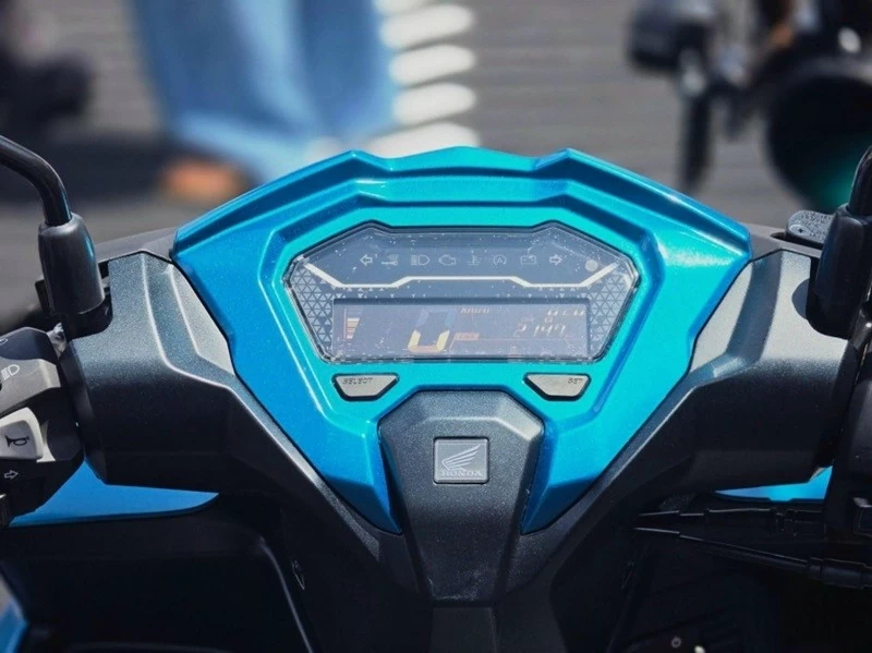 Honda Vario 125 2027 được trang bị màn hình LCD hiển thị thông tin vận hành. Honda Vario 125 2027 được trang bị màn hình LCD hiển thị thông tin vận hành.