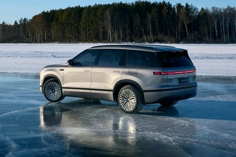 Volkswagen ID. ERA 9X có thể di chuyển tối đa 1.651 km khi kết hợp pin và nhiên liệu. 