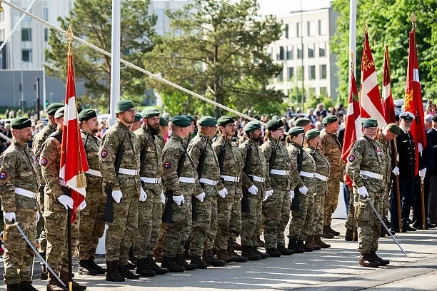 Quân đội Đan Mạch tại cảng Odense trong khuôn khổ Chuyến công du Hoàng gia Mùa hè, ngày 1/6. (Nguồn: Getty Images) Quân đội Đan Mạch tại cảng Odense trong khuôn khổ Chuyến công du Hoàng gia Mùa hè, ngày 1/6. (Nguồn: Getty Images)