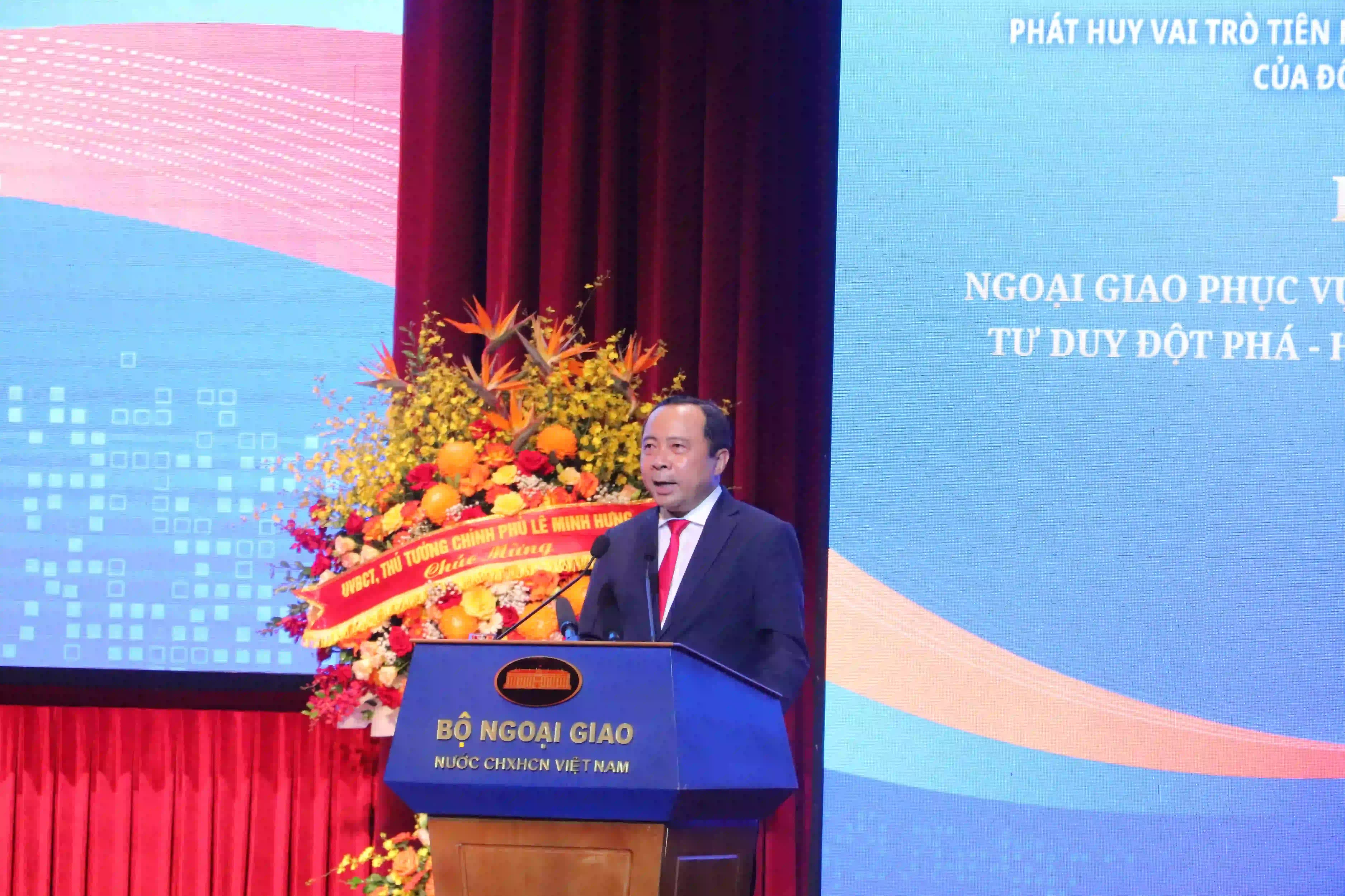 Toàn cảnh Phiên toàn thể về Ngoại giao phục vụ phát triển đất nước trong giai đoạn mới