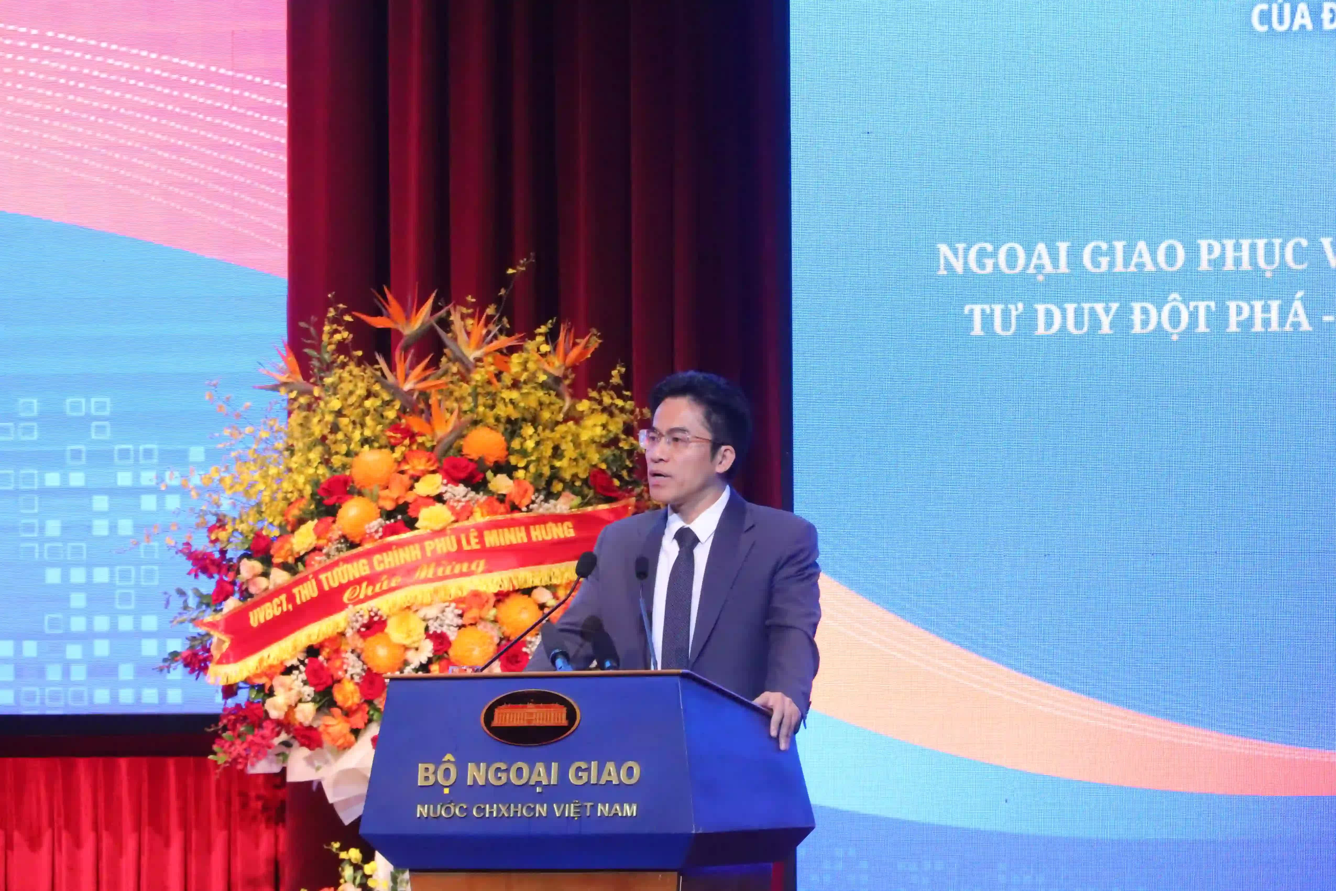 Toàn cảnh Phiên toàn thể về Ngoại giao phục vụ phát triển đất nước trong giai đoạn mới