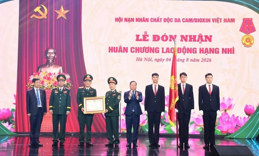 Hội Nạn nhân chất độc da cam/dioxin Việt Nam đón nhận Huân chương Lao động hạng Nhì Hội Nạn nhân chất độc da cam/dioxin Việt Nam đón nhận Huân chương Lao động hạng Nhì