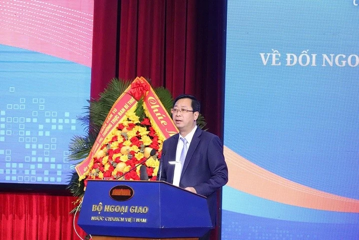 Phát huy vai trò trung tâm của Mặt trận Tổ quốc Việt Nam trong công tác đối ngoại nhân dân Phát huy vai trò trung tâm của Mặt trận Tổ quốc Việt Nam trong công tác đối ngoại nhân dân