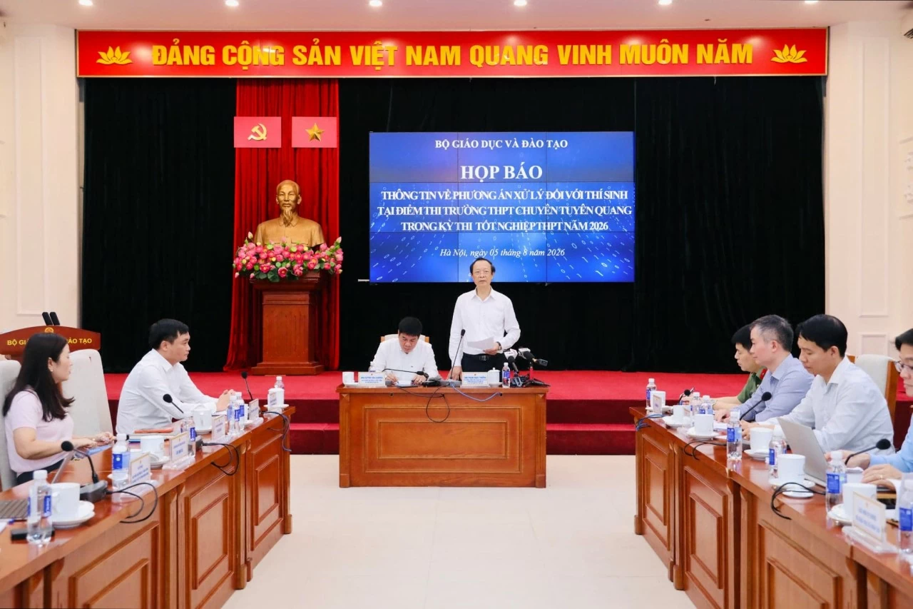 Bộ GD&ĐT: Sai phạm ở Tuyên Quang rất buồn, 328 thí sinh sẽ thi lại và được xét tuyển đại học riêng Bộ GD&ĐT: Sai phạm ở Tuyên Quang rất buồn, 328 thí sinh sẽ thi lại và được xét tuyển đại học riêng