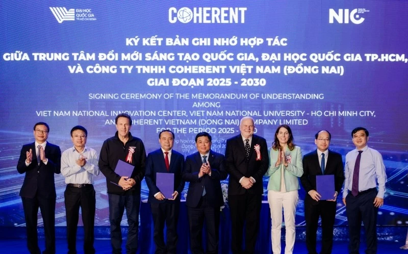 Lễ ký kết Biên bản ghi nhớ giữa Coherent Việt Nam, Trung tâm Đổi mới sáng tạo Quốc gia và Đại học Quốc gia Thành phố Hồ Chí Minh. Lễ ký kết Biên bản ghi nhớ giữa Coherent Việt Nam, Trung tâm Đổi mới sáng tạo Quốc gia và Đại học Quốc gia Thành phố Hồ Chí Minh.