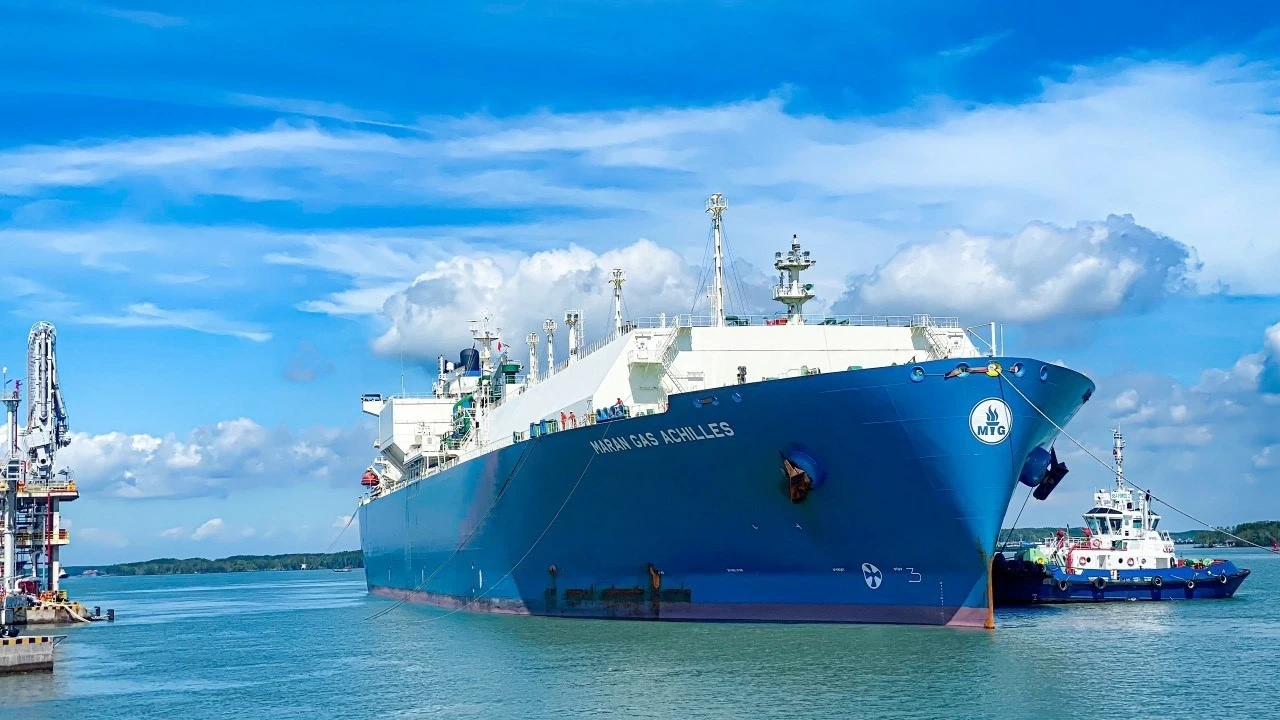 PV GAS ký Hợp đồng mua LNG định hạn đầu tiên của Việt Nam giai đoạn 2027 - 2031 PV GAS ký Hợp đồng mua LNG định hạn đầu tiên của Việt Nam giai đoạn 2027 - 2031