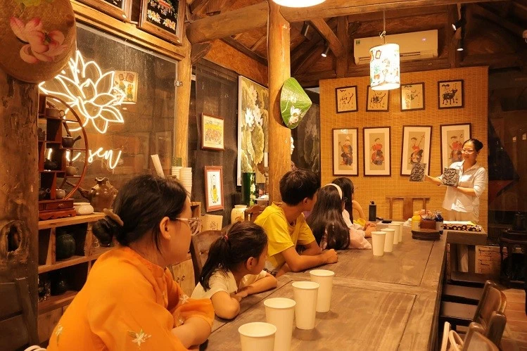 Các sứ giả tiếng Việt khởi động hành trình về nguồn tại Thủ đô Hà Nội Các sứ giả tiếng Việt khởi động hành trình về nguồn tại Thủ đô Hà Nội