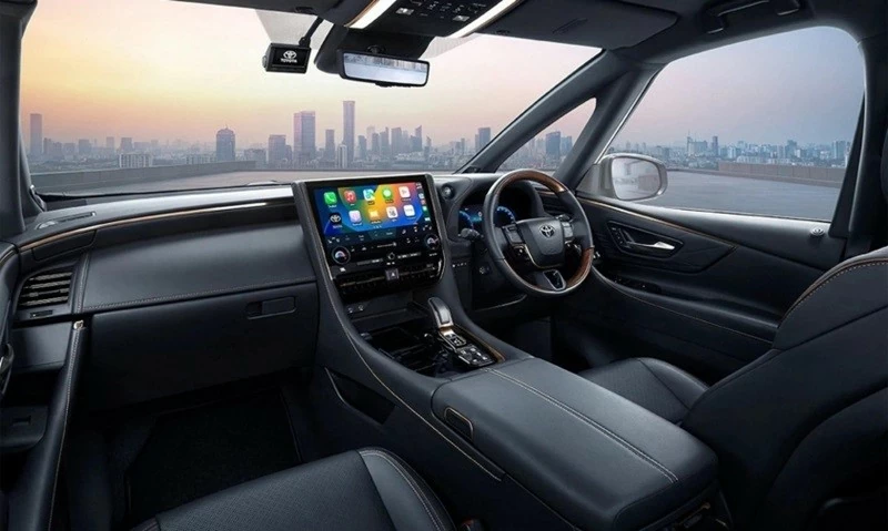 Toyota tiếp tục dành nhiều sự đầu tư cho không gian phía sau – yếu tố vốn là điểm mạnh của Alphard. 