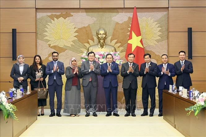 Chủ tịch Quốc hội Trần Thanh Mẫn tiếp Đại sứ Malaysia Tan Yang Thai chào từ biệt Chú thích ảnh