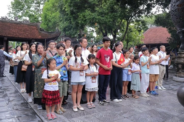 Dấu chân về nguồn trên miền di sản Thăng Long - Kinh Bắc