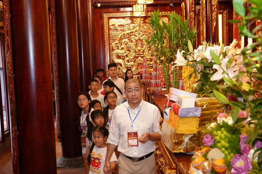 Dấu chân về nguồn trên miền di sản Thăng Long - Kinh Bắc