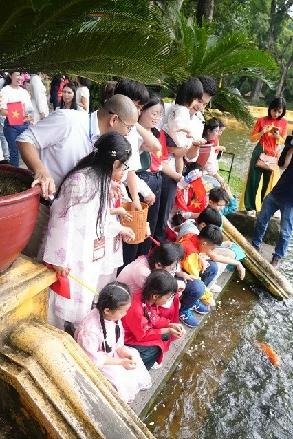 Dấu chân về nguồn trên miền di sản Thăng Long - Kinh Bắc
