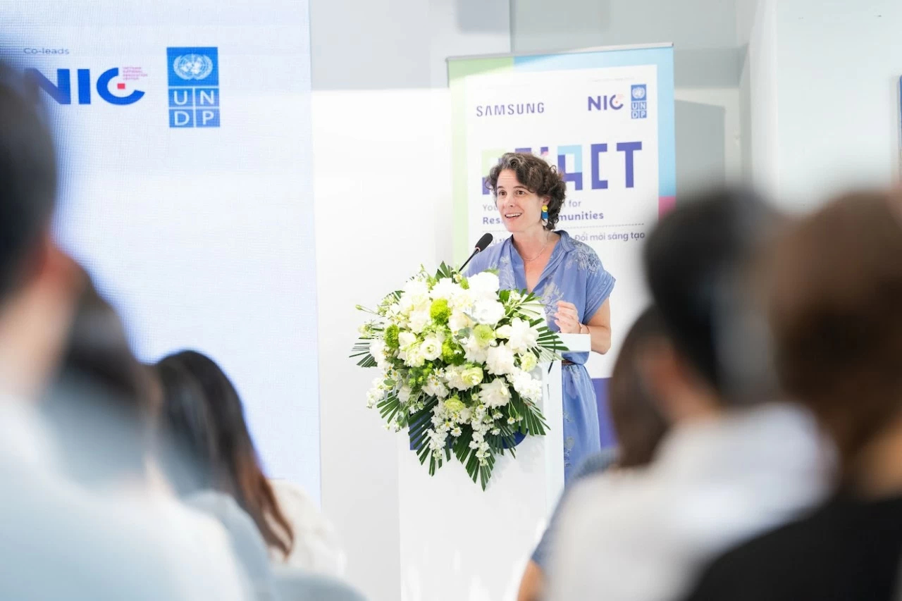 Đại diện UNDP/Samsung Việt Nam chia sẻ về vai trò của thanh niên trong thúc đẩy đổi mới sáng tạo vì phát triển bền vững tại lễ khởi động. (Nguồn: BTC) Đại diện UNDP/Samsung Việt Nam chia sẻ về vai trò của thanh niên trong thúc đẩy đổi mới sáng tạo vì phát triển bền vững tại lễ khởi động. (Nguồn: BTC)
