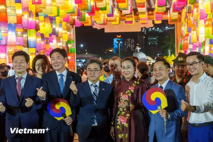 Đà Nẵng rộn ràng sắc màu văn hóa Việt Nam-Hàn Quốc