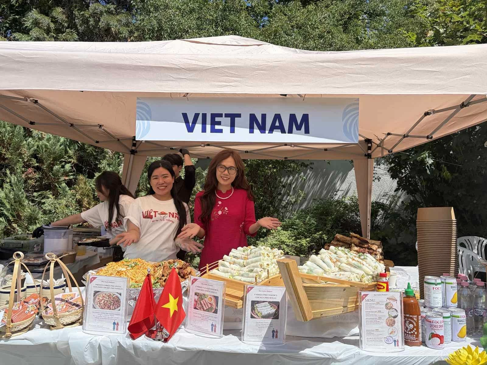 Kỷ niệm 59 năm thành lập ASEAN tại Hungary: Thắt chặt đoàn kết, hướng tới một Cộng đồng ASEAN tự cường và bền vững