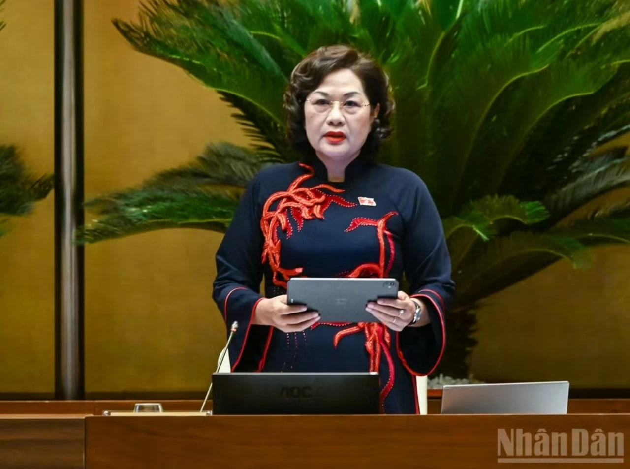 Phó Chủ tịch Quốc hội Nguyễn Thị Hồng điều hành nội dung thảo luận. (Nguồn: Nhandan) Phó Chủ tịch Quốc hội Nguyễn Thị Hồng điều hành nội dung thảo luận. (Nguồn: Nhandan)
