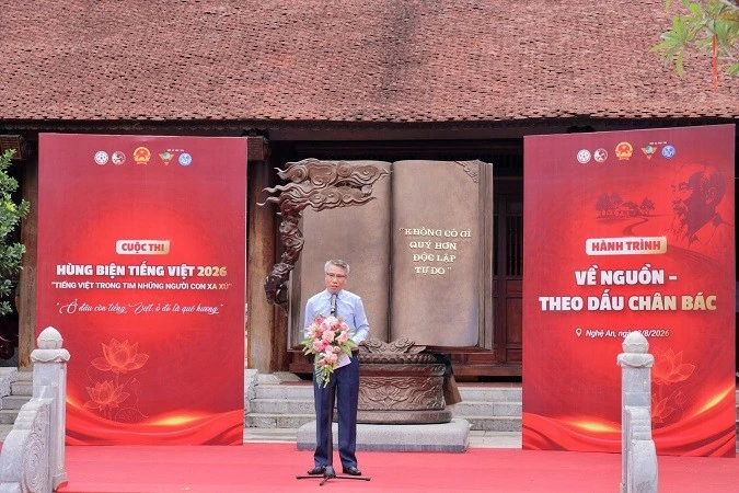 Kiều bào trẻ theo dấu chân Bác, kết nối cội nguồn và thêm yêu tiếng quê hương