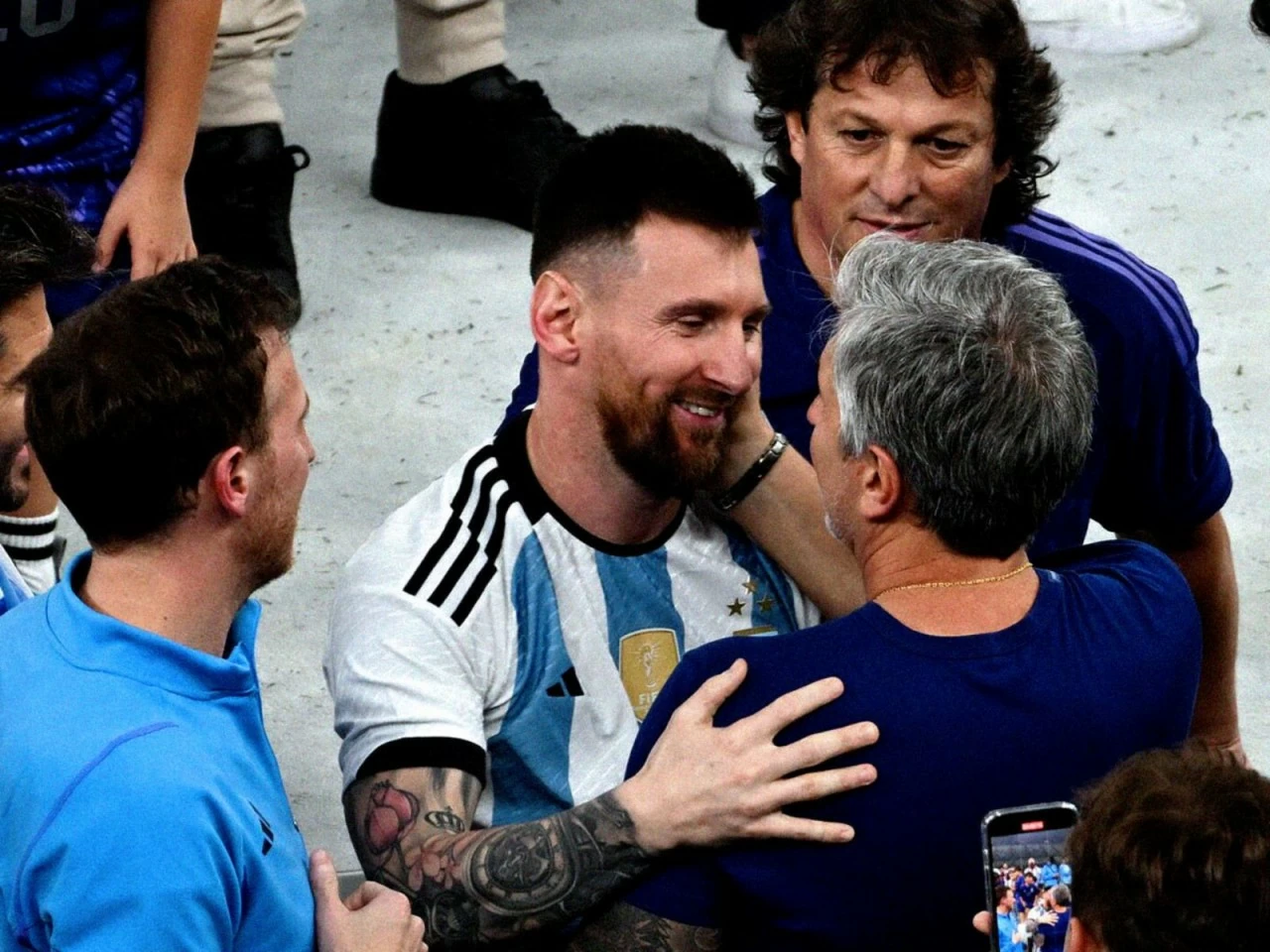 Cha con Messi mừng danh chức vô địch World Cup 2022. (Nguồn: E.P)