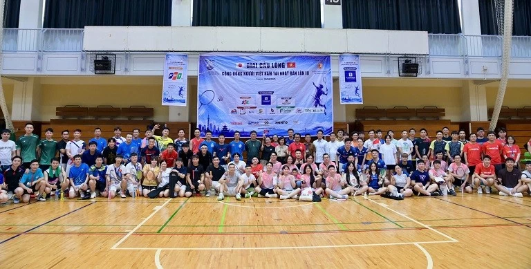 Sân chơi cầu lông gắn kết cộng đồng người Việt tại Nhật Bản
