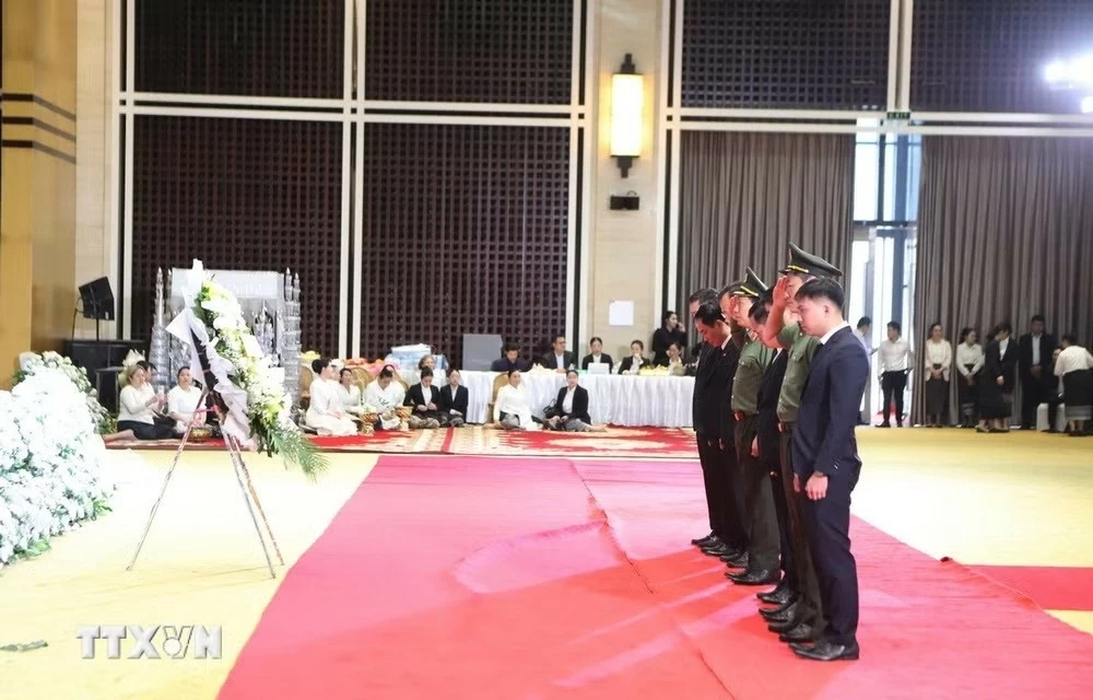 Bộ Công an và Bộ Quốc phòng Việt Nam viếng đồng chí Xaysomphone Phomvihane
