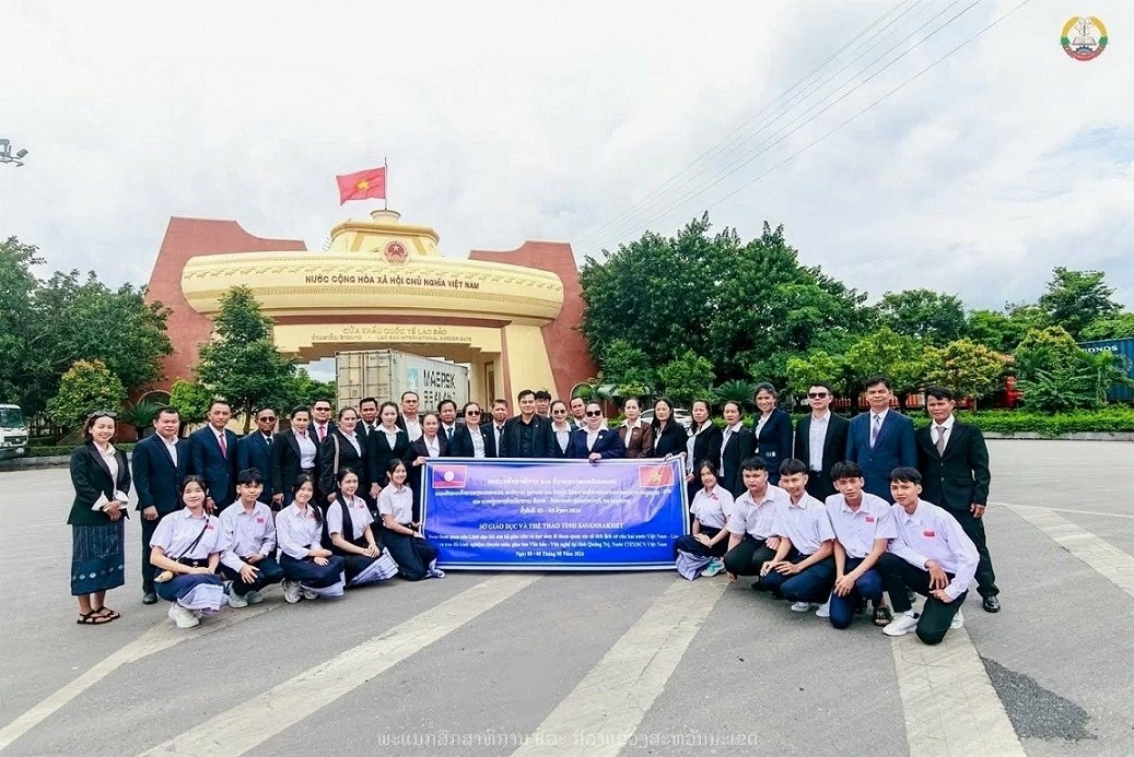 Tiếp bước hành trình hữu nghị Việt - Lào: Kết mạch nguồn lịch sử, vun đắp tương lai Tiếp bước hành trình hữu nghị Việt - Lào: Kết mạch nguồn lịch sử, vun đắp tương lai